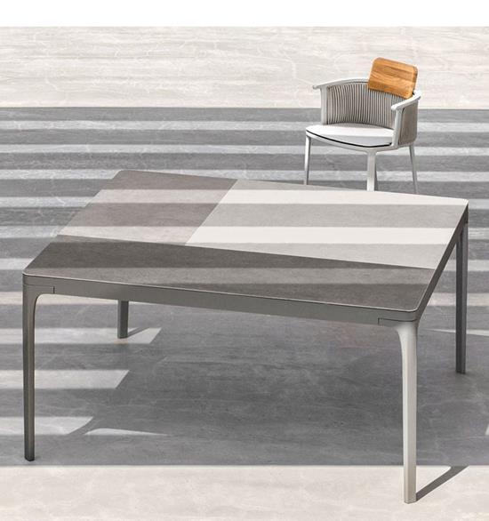 ETHIMO PLAY Table repas carr&#233;e XL 149X149cm Ht.75cm - Structure aluminium Plateau c&#233;ramique